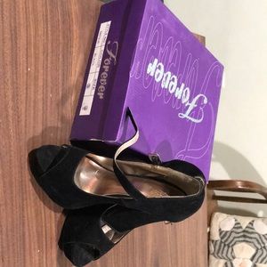 Forever black satin sandals very good condition
